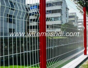 Wire mesh fence