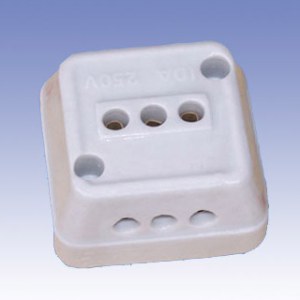 Ceramic lamp socket