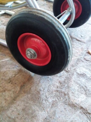 Cable jockey rod with wheels