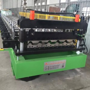 Roll forming machine