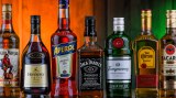 Vendemos bebidas y marcas de alcohol de élite, como Captain Morgan, Baileys, Bombay Sap...