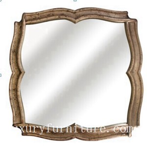 El espejo de la preparación del espejo de la antigüedad del espejo del marco de madera...