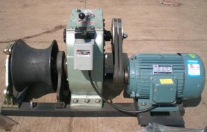 Construction equipment cable winch, engine winch