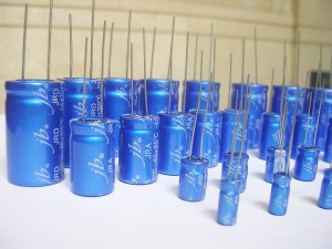 Condensadores electrolíticos de aluminio