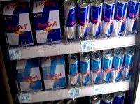 Red Bull Energy Drinks / y otros tipos de bebidas energéticas en venta