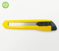 Plastic pocket snap-off retractable utility blade